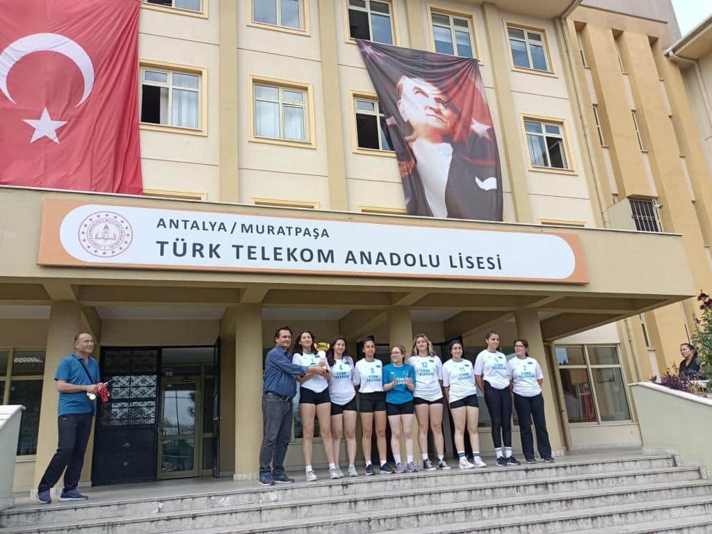 Muratpaşa Türk Telekom Anadolu Lisesi Kız Voleybol Takımı Antalya Şampiyonu  - Muratpaşa Türk Telekom Anadolu Lisesi